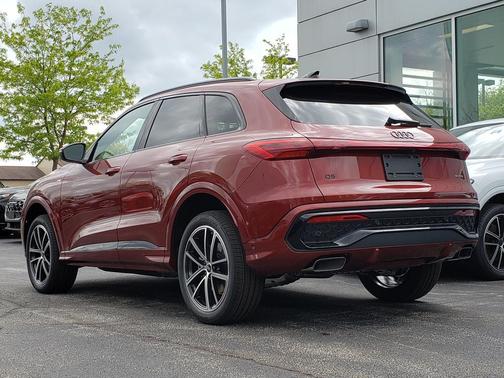 Grenadine Red Metallic 2026 Audi Q5 Premium Plus TFSI quattro S tronic
