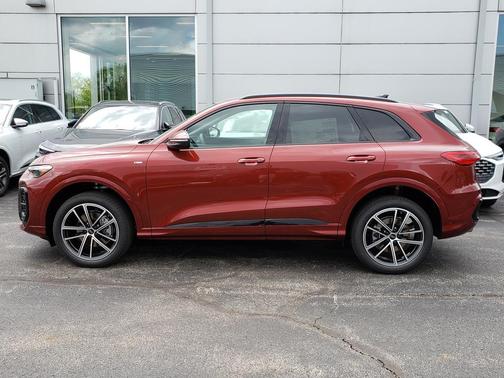 Grenadine Red Metallic 2026 Audi Q5 Premium Plus TFSI quattro S tronic