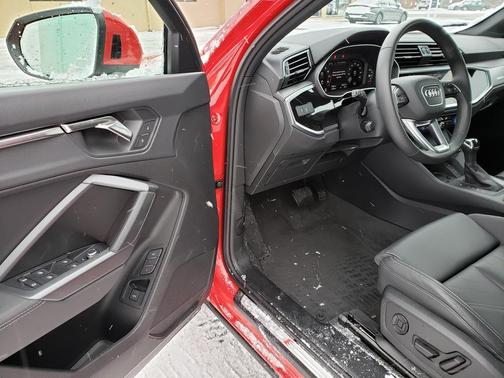 2025 Audi Q3 Premium 45 TFSI S line quattro Tiptronic