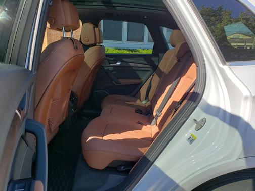 Glacier White Metallic 2023 Audi Q5 45 S line Premium Plus