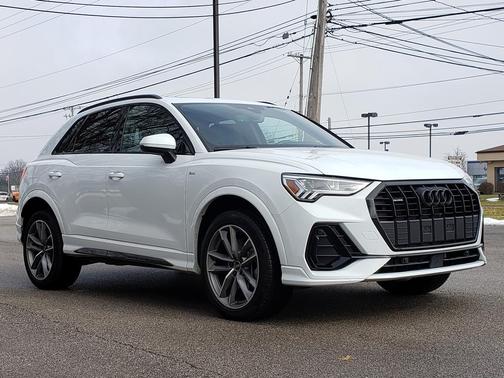 2024 Audi Q3 Premium 45 TFSI S line quattro Tiptronic