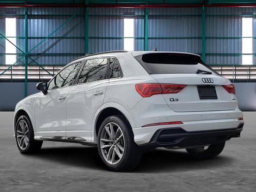 2024 Audi Q3 Premium 45 TFSI S line quattro Tiptronic