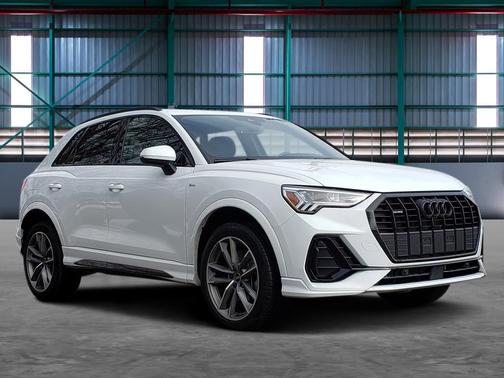 2024 Audi Q3 Premium 45 TFSI S line quattro Tiptronic