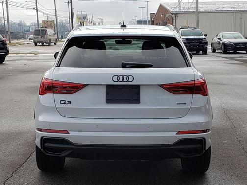 2024 Audi Q3 Premium 45 TFSI S line quattro Tiptronic