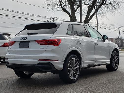 2024 Audi Q3 Premium 45 TFSI S line quattro Tiptronic