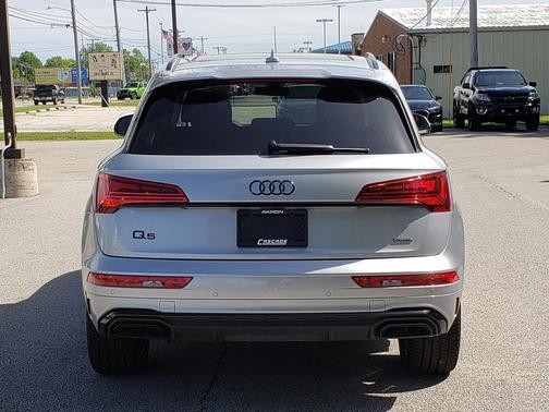 Florett Silver Metallic 2023 Audi Q5 45 S line Premium Plus