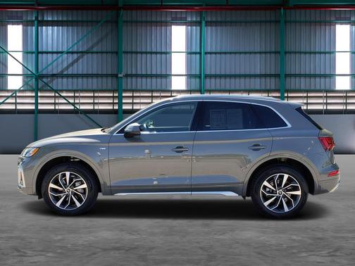 Chronos Gray Metallic 2023 Audi Q5 45 S line Premium