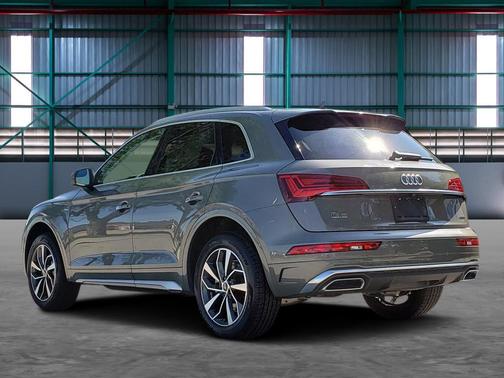 Chronos Gray Metallic 2023 Audi Q5 45 S line Premium