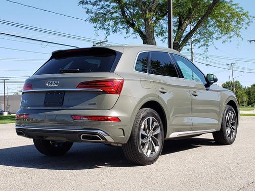 Chronos Gray Metallic 2023 Audi Q5 45 S line Premium