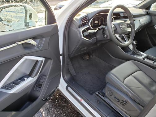 2025 Audi Q3 45 S line Premium Plus