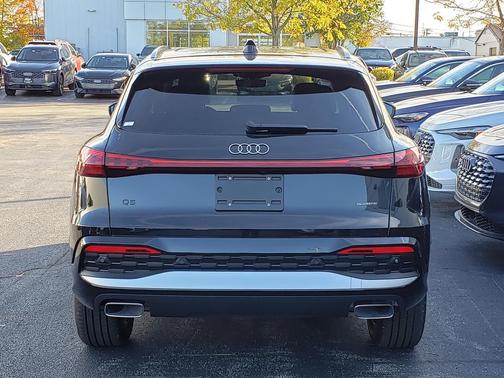 2025 Audi Q5 Premium TFSI quattro S tronic