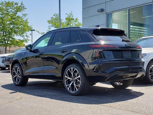 MYTHOS BLACK 2026 Audi Q3 TFSI quattro S tronic