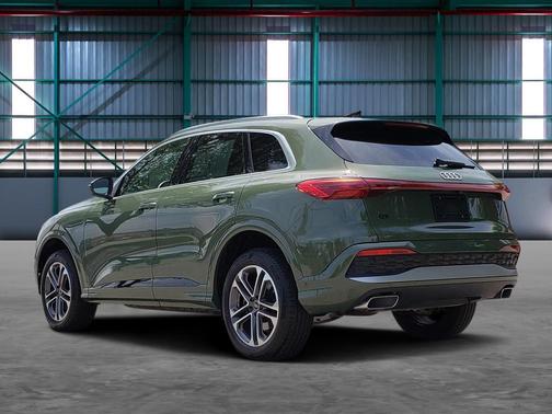 District Green Metallic 2025 Audi Q5 Premium Plus TFSI quattro S tronic