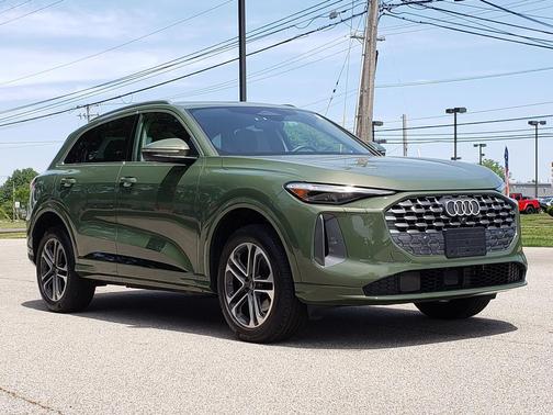 District Green Metallic 2025 Audi Q5 Premium Plus TFSI quattro S tronic