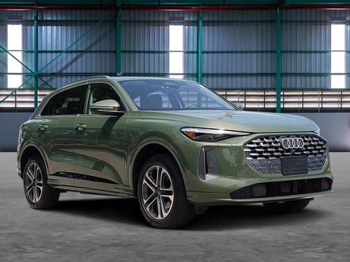 District Green Metallic 2025 Audi Q5 Premium Plus TFSI quattro S tronic