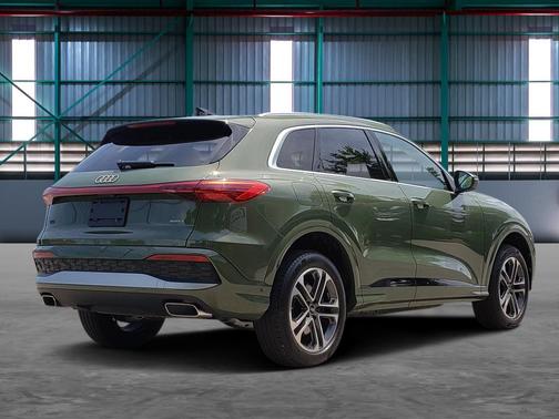 District Green Metallic 2025 Audi Q5 Premium Plus TFSI quattro S tronic