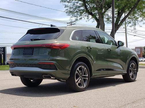District Green Metallic 2025 Audi Q5 Premium Plus TFSI quattro S tronic