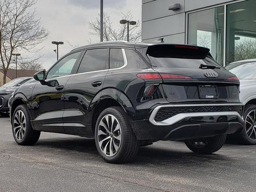 MYTHOS BLACK 2026 Audi Q3 TFSI quattro S tronic