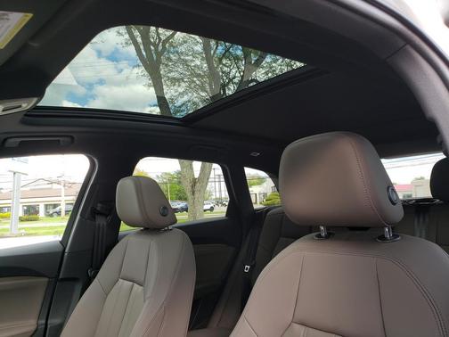 Arkona White 2025 Audi Q5 Premium TFSI quattro S tronic