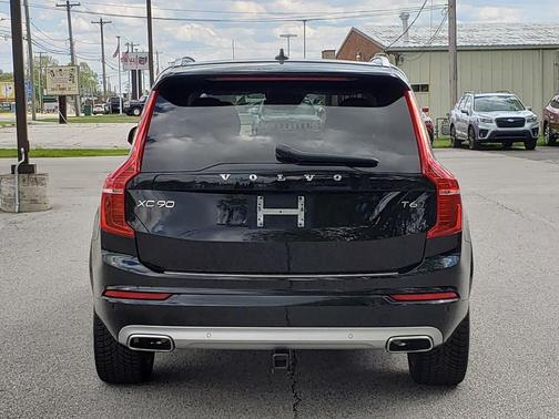 Onyx Black Metallic 2021 Volvo XC90 T6 Momentum