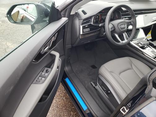 2025 Audi Q8 55 Premium Plus