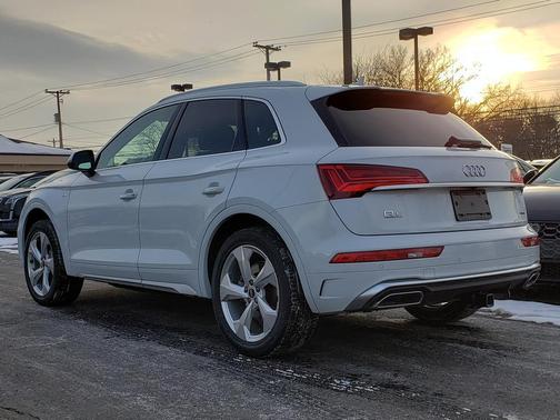 2023 Audi Q5 45 S line Premium Plus