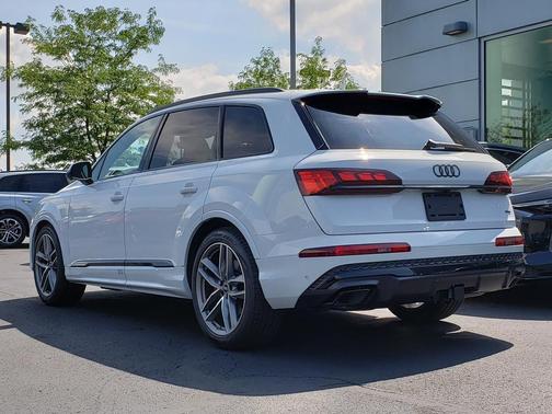 Glacier White Metallic 2026 Audi Q7 55 Prestige