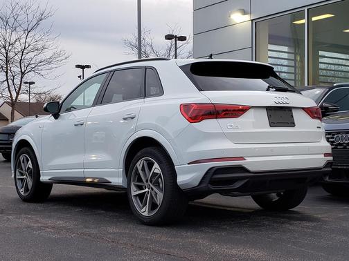 2025 Audi Q3 Premium 45 TFSI S line quattro Tiptronic