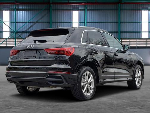 Mythos Black Metallic 2025 Audi Q3 Premium 45 TFSI S line quattro Tiptronic