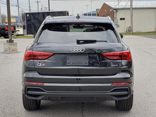 Mythos Black Metallic 2025 Audi Q3 Premium 45 TFSI S line quattro Tiptronic