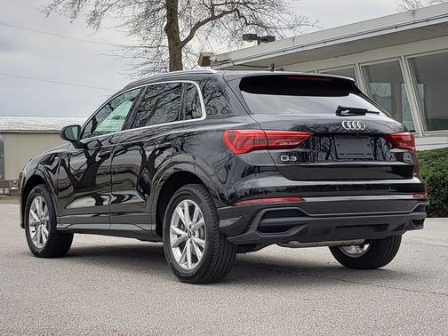 Mythos Black Metallic 2025 Audi Q3 Premium 45 TFSI S line quattro Tiptronic