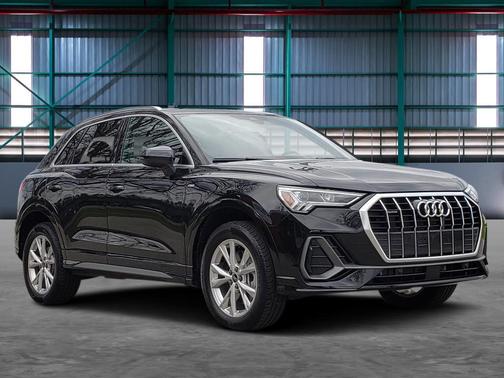 Mythos Black Metallic 2025 Audi Q3 Premium 45 TFSI S line quattro Tiptronic