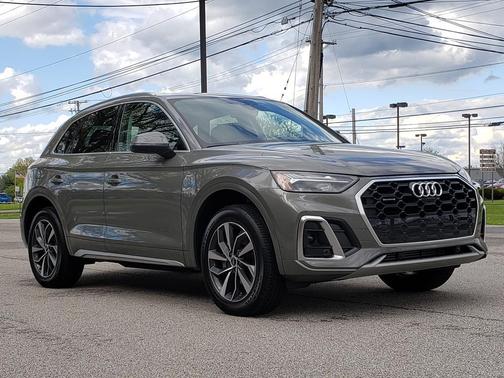 Chronos Gray Metallic 2023 Audi Q5 45 S line Premium Plus
