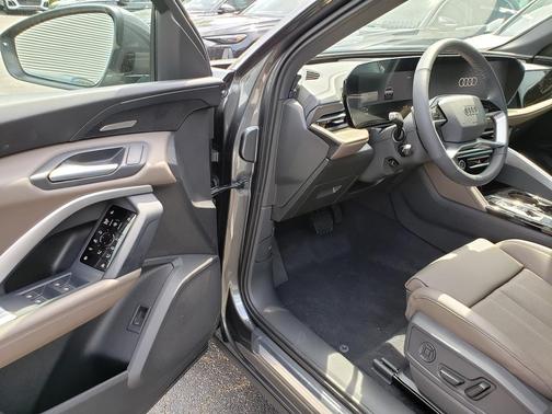 Tambora Gray Metallic 2026 Audi Q5 Premium Plus TFSI quattro S tronic