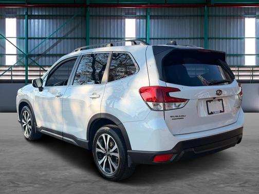 Crystal White Pearl 2024 Subaru Forester Limited