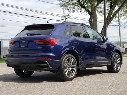 Navarra Blue Metallic 2024 Audi Q3 45 S line Premium Plus