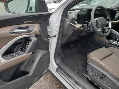 GLACIER WHITE 2026 Audi Q5 Premium Plus TFSI quattro S tronic