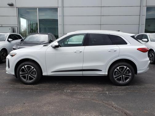GLACIER WHITE 2026 Audi Q5 Premium Plus TFSI quattro S tronic
