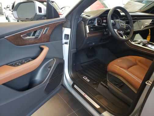 Satellite Silver Metallic 2026 Audi Q8 55 Premium Plus