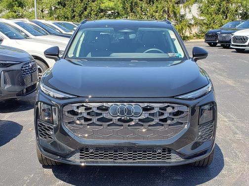 Mythos Black Metallic 2026 Audi Q3 TFSI quattro S tronic