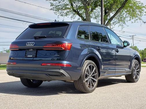 Waitomo Blue Metallic 2023 Audi Q7 55 Premium Plus