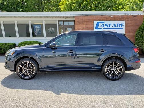 Waitomo Blue Metallic 2023 Audi Q7 55 Premium Plus
