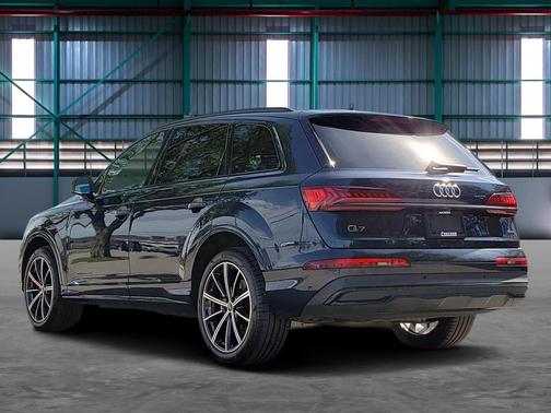 Waitomo Blue Metallic 2023 Audi Q7 55 Premium Plus