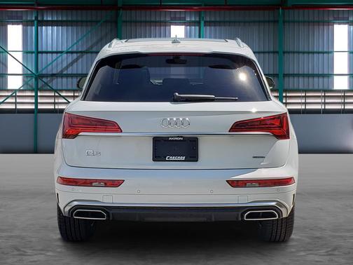 Glacier White Metallic 2023 Audi Q5 45 S line Premium Plus
