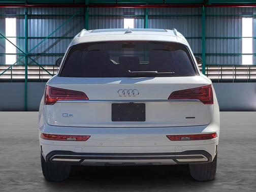 2023 Audi Q5 40 Premium Plus