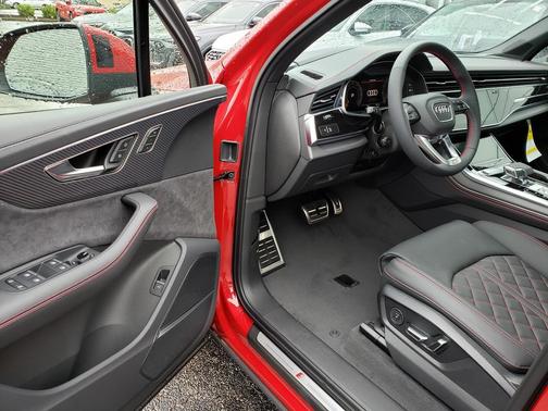 Chili Red Metallic 2026 Audi Q7 55 Prestige