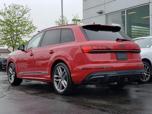 Chili Red Metallic 2026 Audi Q7 55 Prestige