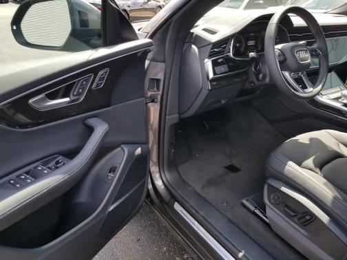 2025 Audi Q8 55 Premium Plus