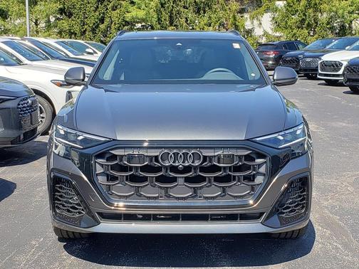 Daytona Gray Pearl Effect 2026 Audi Q8 55 Premium Plus