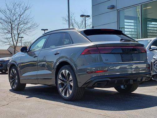 Daytona Gray Pearl Effect 2026 Audi Q8 55 Premium Plus